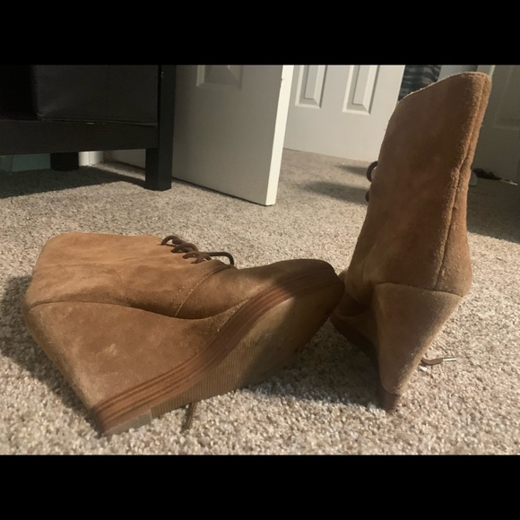 Michael Kors tan wedges - Picture 4 of 7